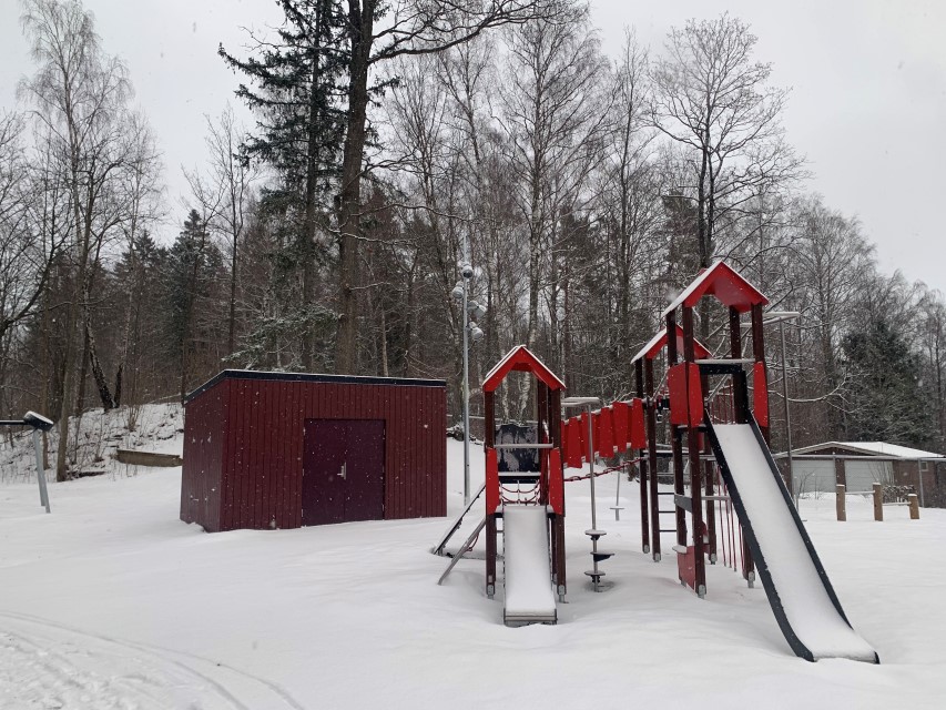 Bilde av lekestativ i Gjettumkollen barnehage