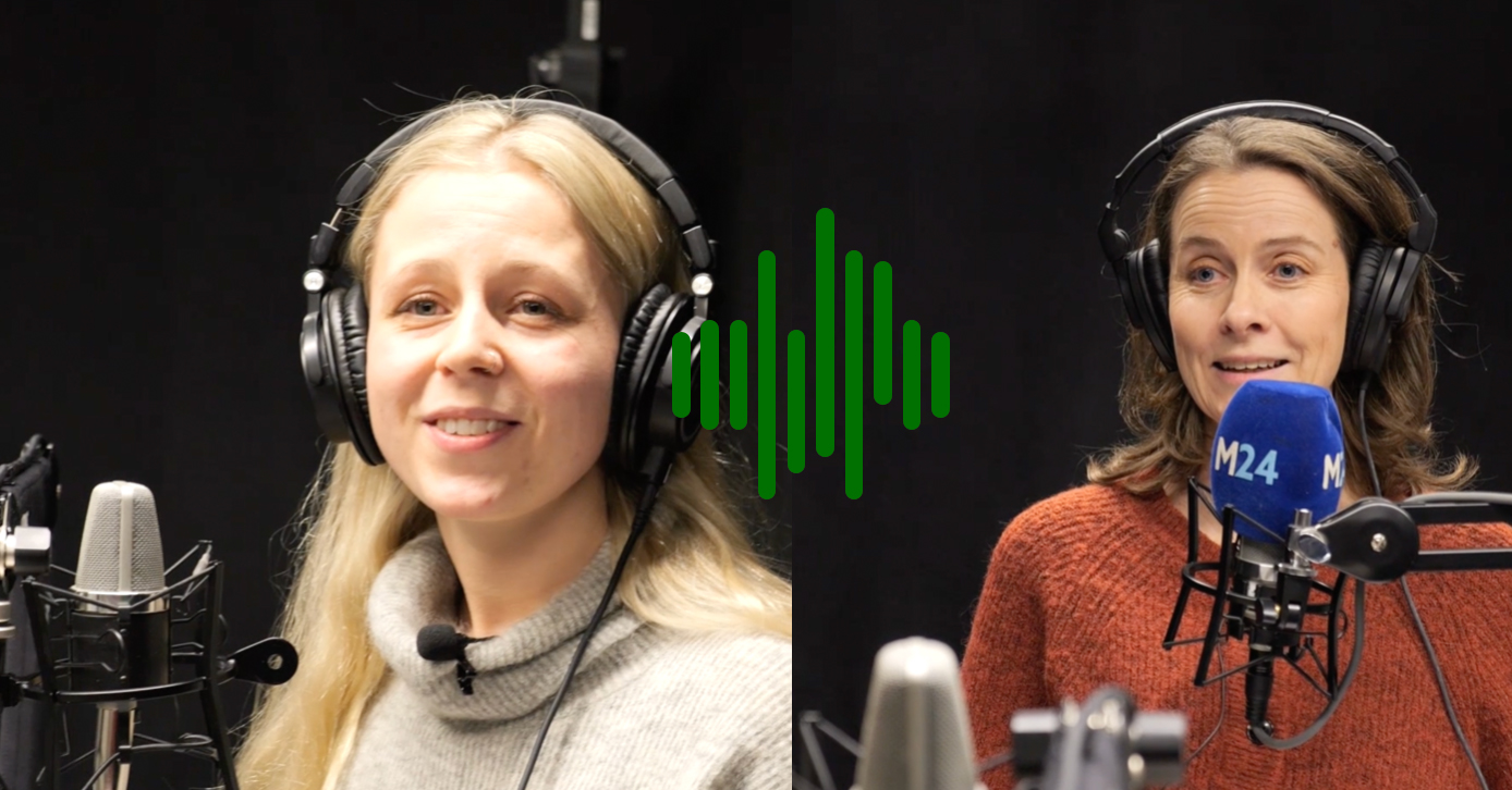Bilde av jenter med podcast