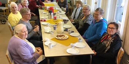 Aktiviteter for eldre flyktninger.