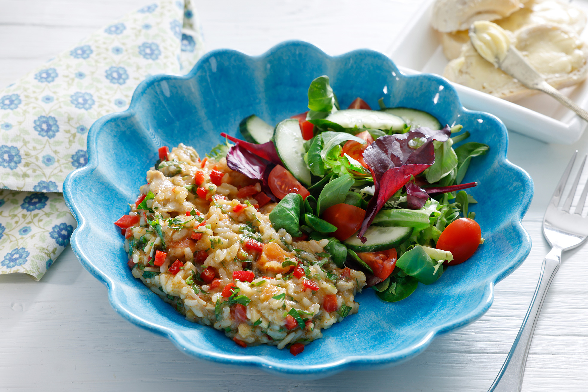 Asiatisk kyllinggryte med salat og brød