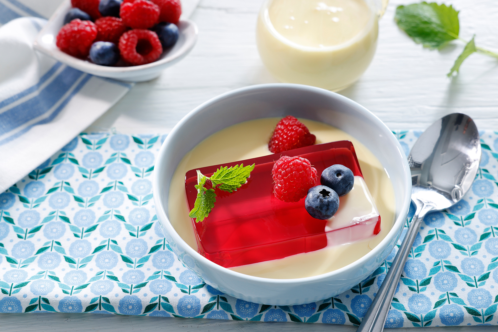 Gele med vaniljesaus