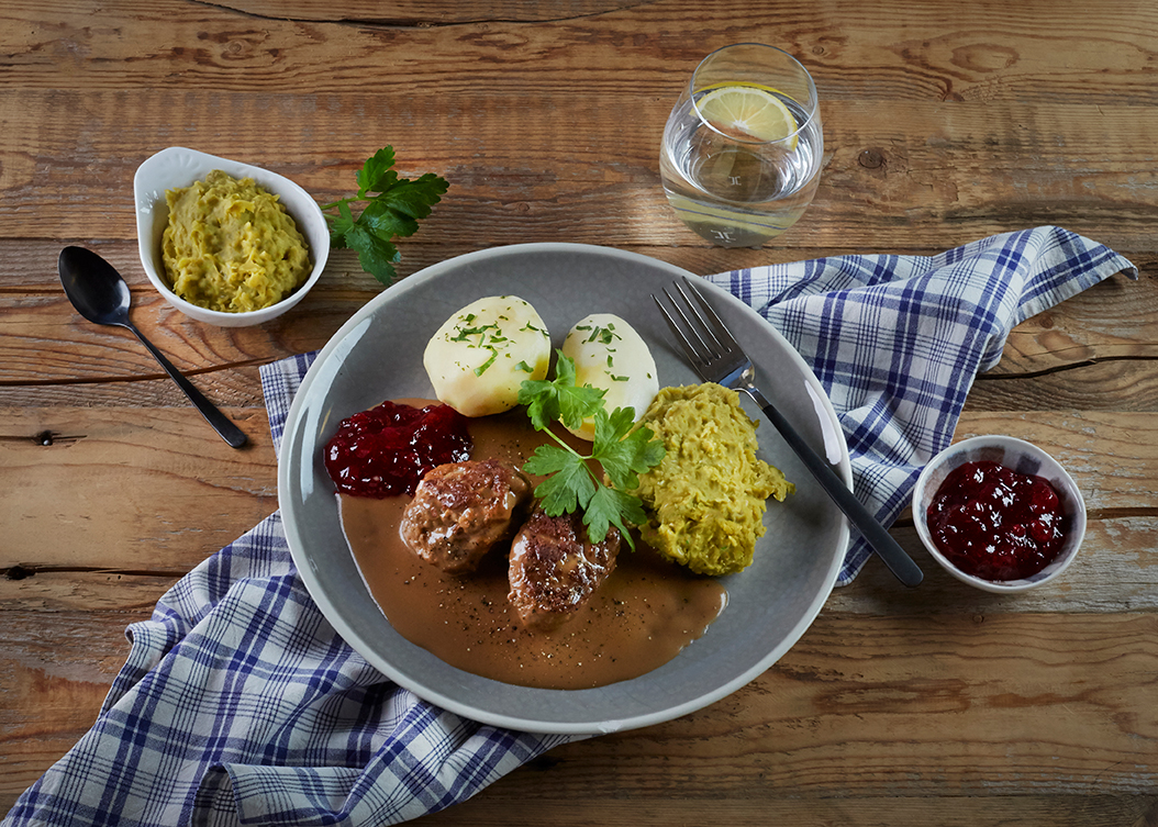 Kjøttkaker ertestuing brunsaus