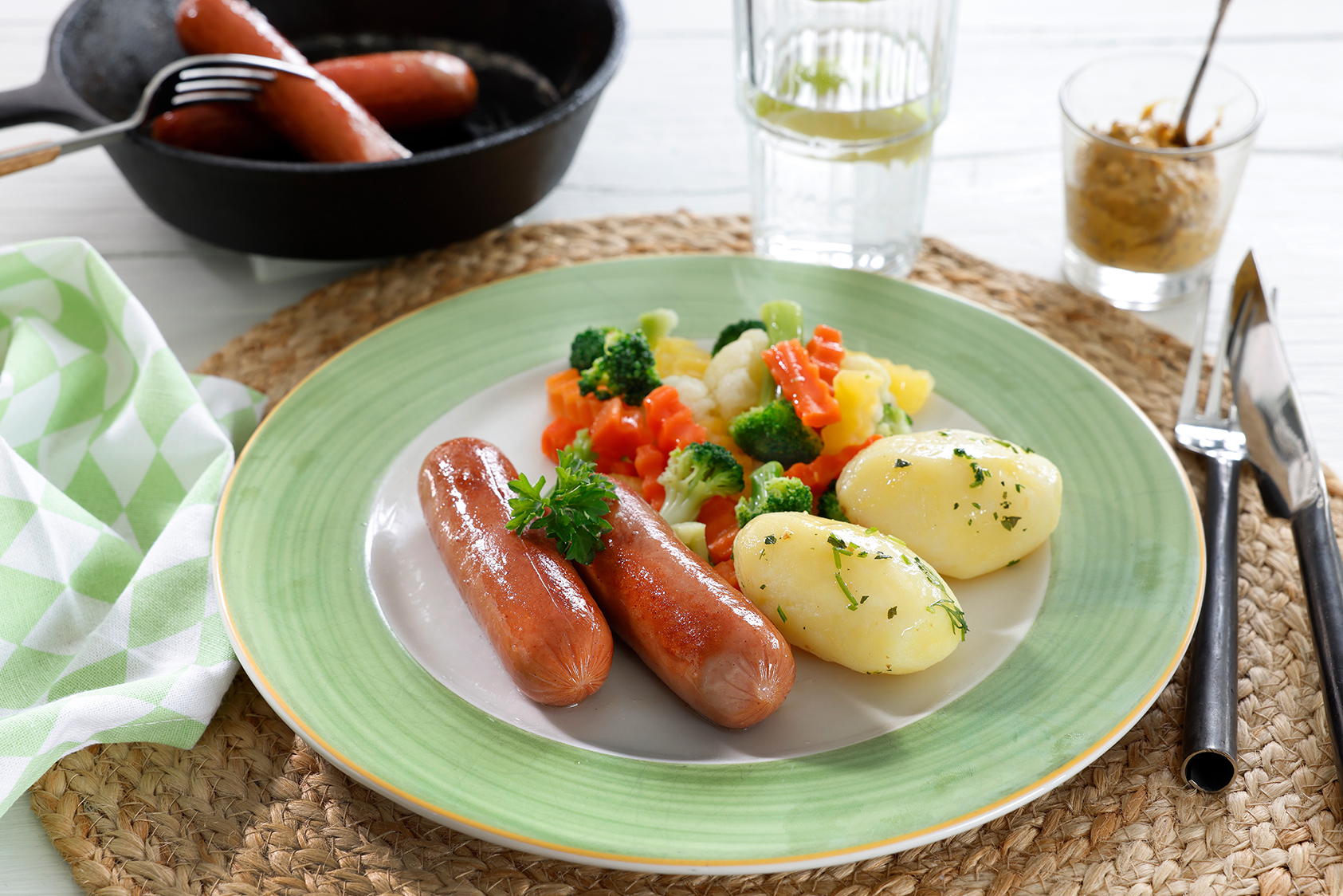 Kjøttpølser med grønnsaker og potet