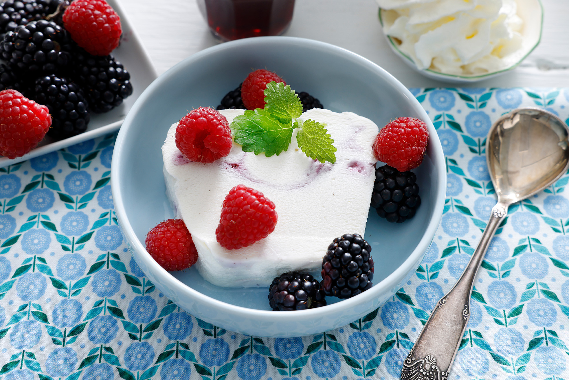 Skogsbær og vaniljefromasj