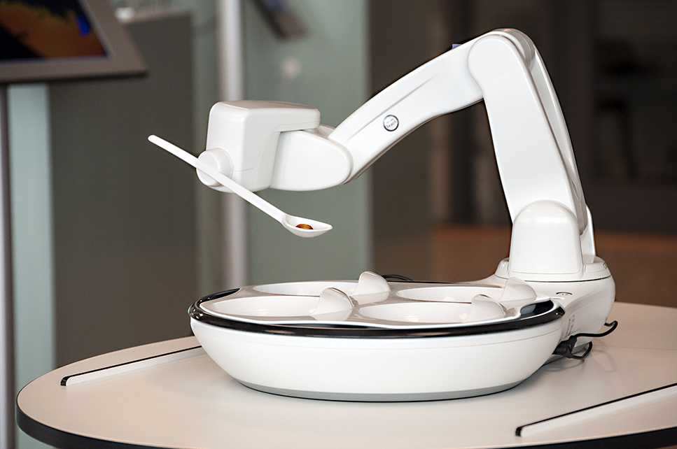 En spiserobot kan hjelpe deg med måltidet. Foto: Ragnhild Hoem