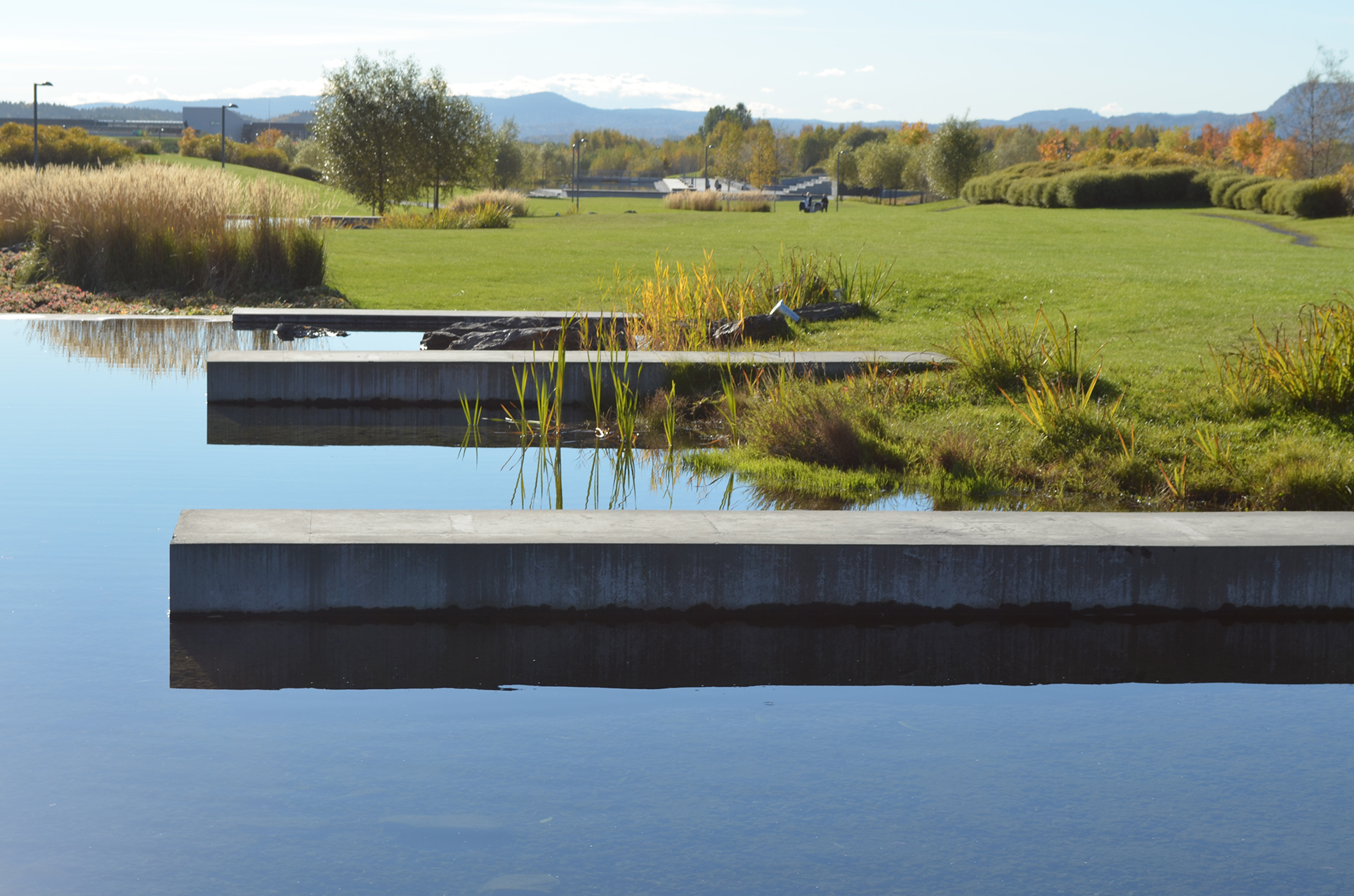 Fra Nansenparken på Fornebu. Landskapsarkitektene Bjørbekk & Lindheim vant konkurransen om ut- formingen av det 180 dekar store området. Vann er et bærende element i parken. GM