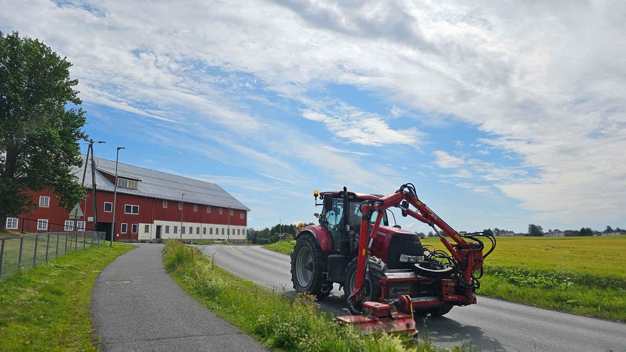Kantklipping Traktor-Låve og kant